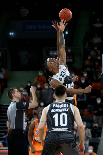 中的对抗性 中的对抗性