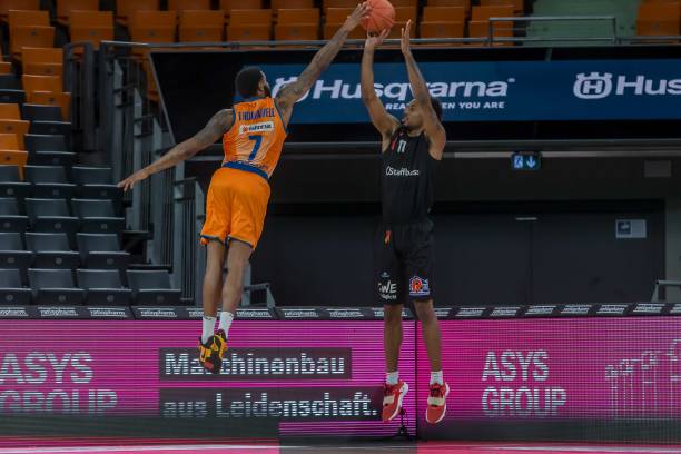 也看到了球 也看到了球